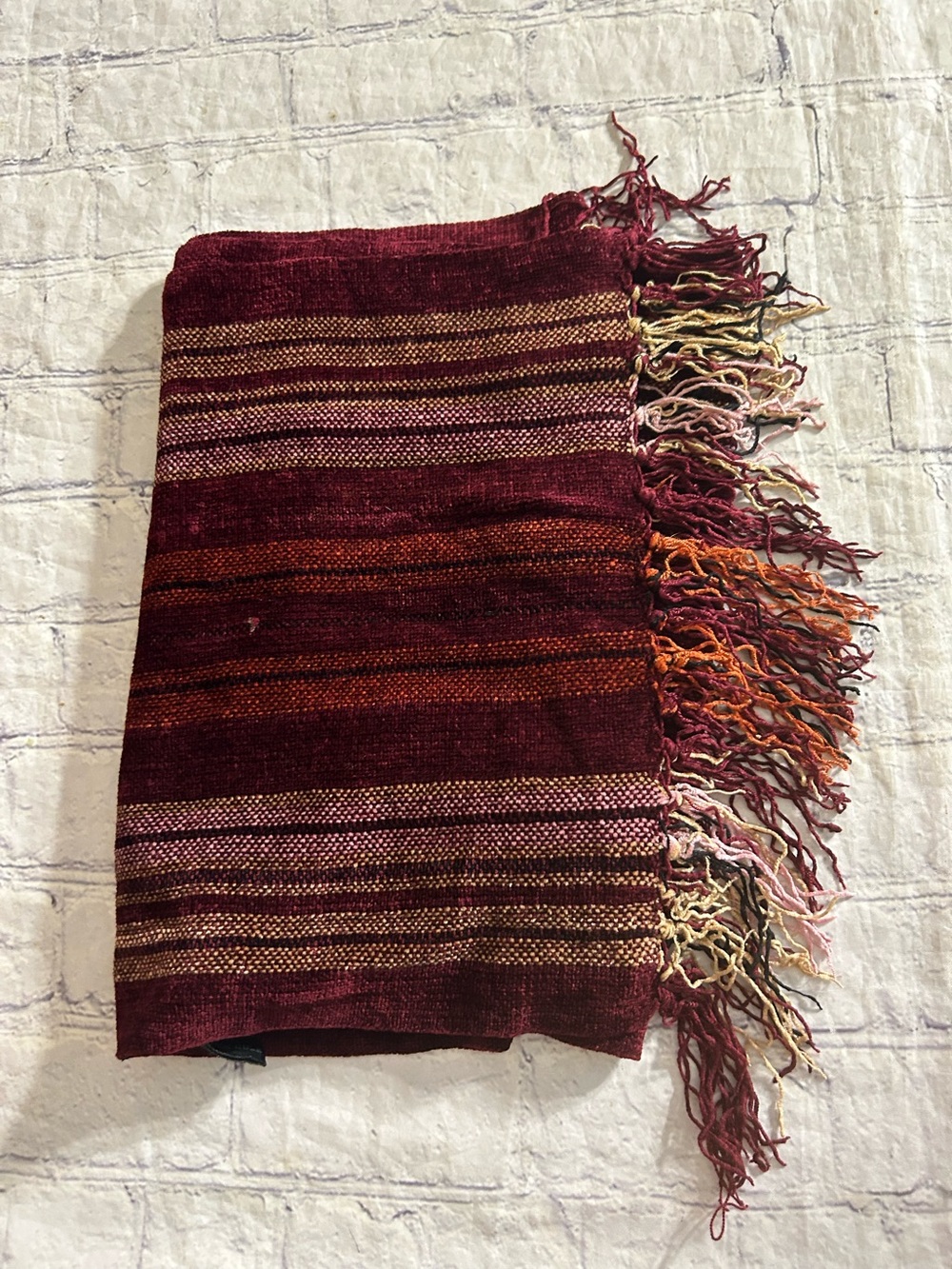 KENNETH COLE 100% RAYON CHENILLE LIKE STRIPED RUST BURGUNDY WITH FRINGE SCARF